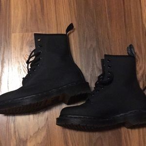 Dr martens air walk boots